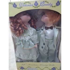 Victorian Beauty Collectible Porcelain Kissing Dolls New in Box